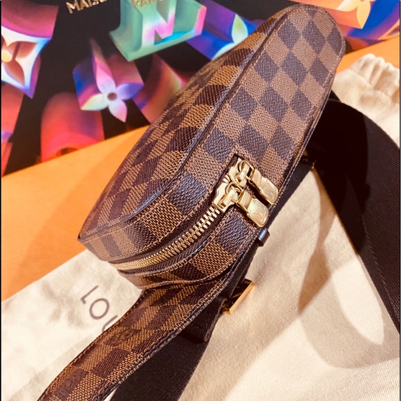 🧸🧸🧸 Authentic Louis Vuitton Geronimo Bodybag - Picture 9 of 15